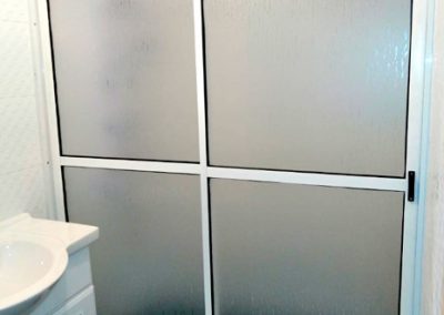 Shower Door con Estructura de Aluminio y Acrílico